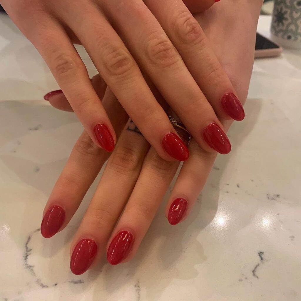 simple and elegant red nails